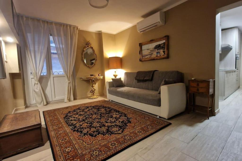 Апартаменты La Casa Tra I Caruggi Генуя Экстерьер фото