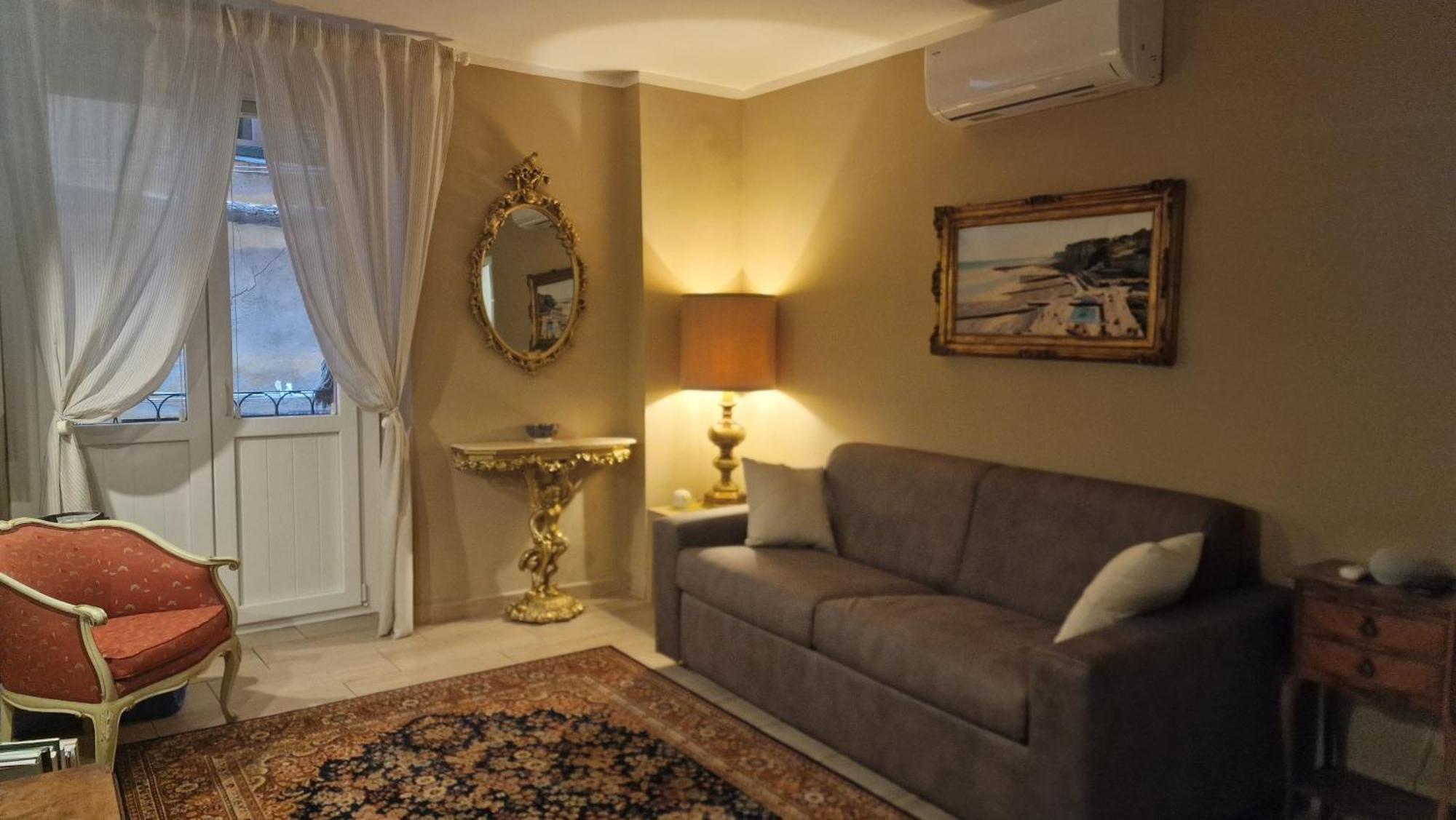 Апартаменты La Casa Tra I Caruggi Генуя Экстерьер фото